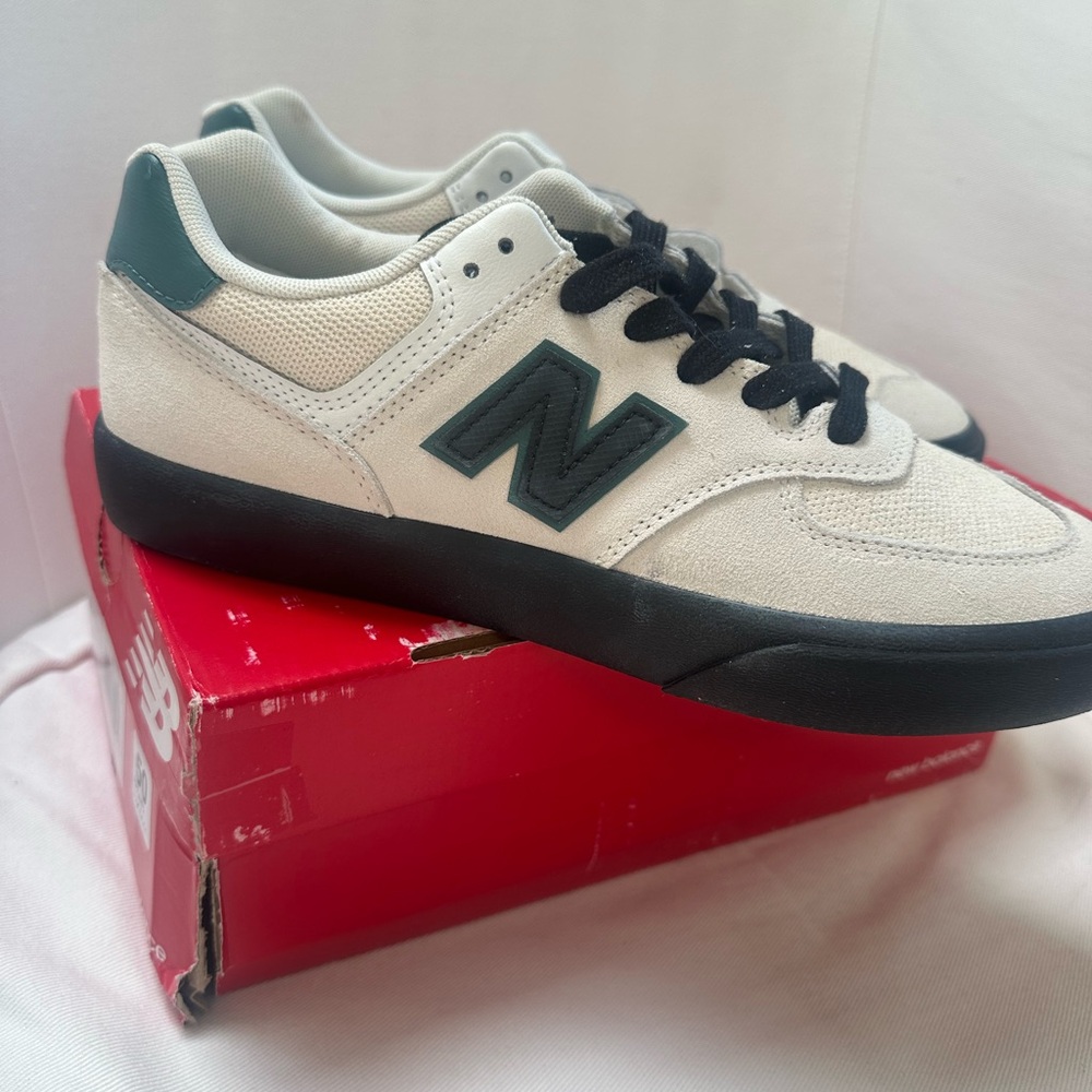 NIB Men’s New Balance 574VSG SIZE 8 Medium